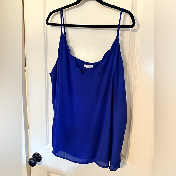 Socialite scalloped tank - Picture 1 of 3